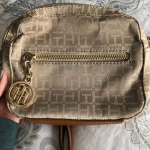 Small Tommy Hilfiger crossbody bag.